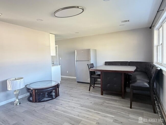 Photo - 19 Lahiere Ave