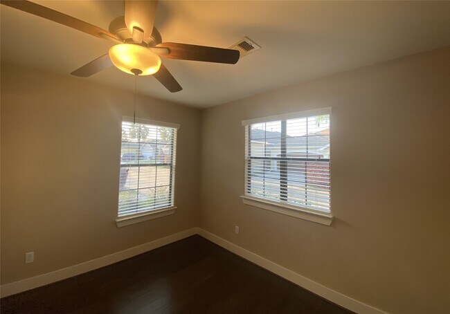 Photo - 6057 Yale St