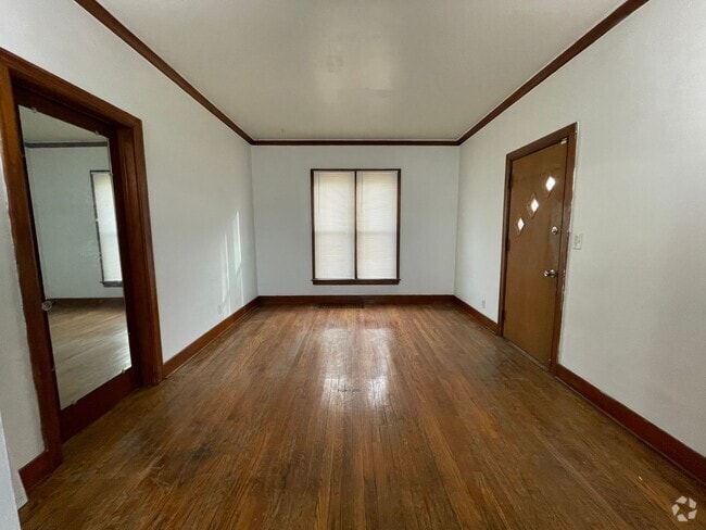Building Photo - 619 Highland Ave Unit Lower Rental