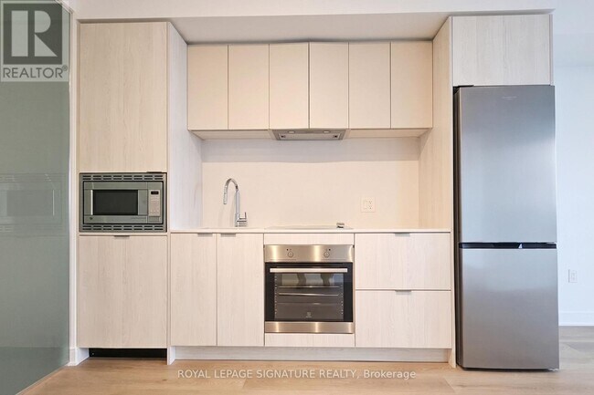 Photo - 86 Dundas St E Unit 1319