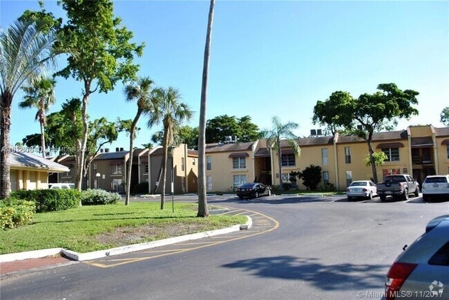 Building Photo - 4533 Treehouse Ln Unit D