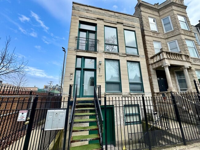 Building Photo - 1537 N Fairfield Ave Unit 3