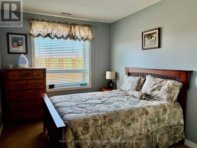 Photo - 383 Main St E Unité 421