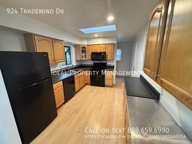 Photo - 924 Tradewind Dr