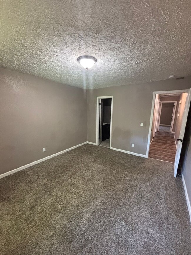 Photo - 831 W Edgewood St