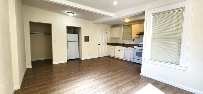Building Photo - Great Inner Sunset Studio For Rent Unit #B