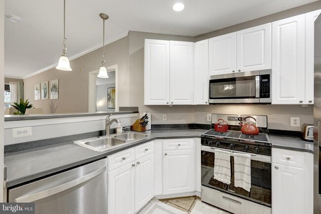 Photo - 8181 Carnegie Hall Ct Unidad 205