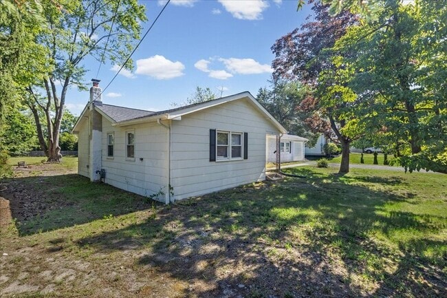 Photo - 1 Spruce Ln