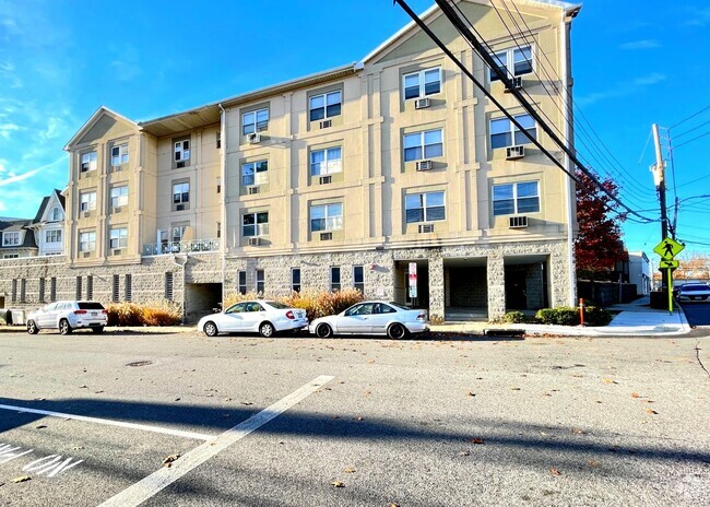 Building Photo - 400 Mt Pleasant Ave Unit 2B Rental