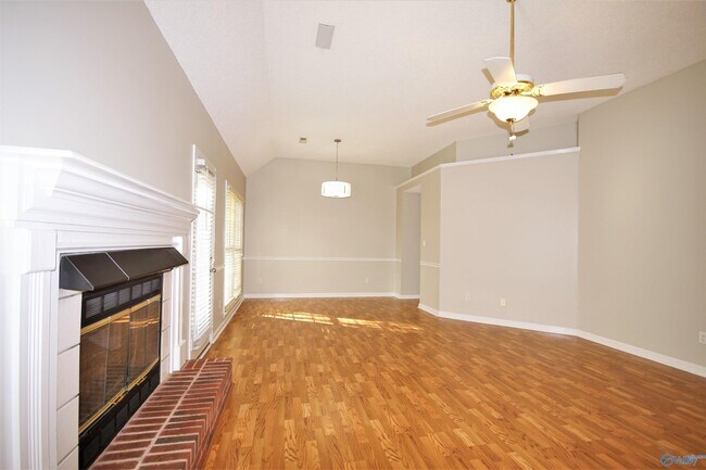 Photo - 115 Markum Ln