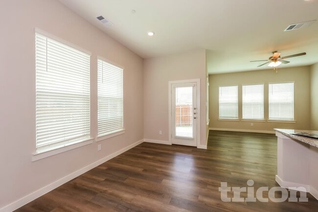 Photo - 306 Northall Ct