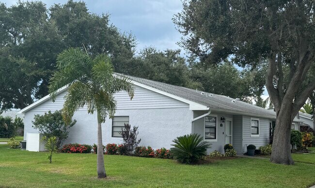 Photo - 198 Somerset Cir N