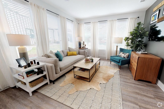 1BR, 1BA - 770 SF