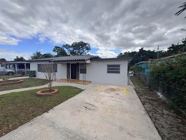 Building Photo - 536 E 27th St Unit E1