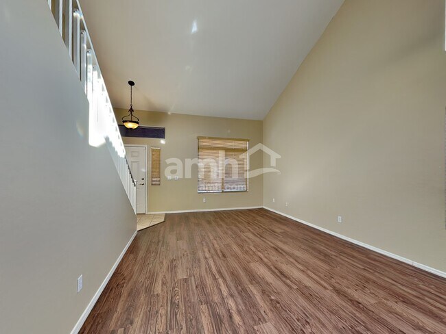 Photo - 15995 W Monroe St