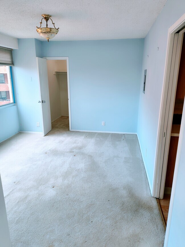 Dining Room - 5500 Friendship Blvd Unit 1516N
