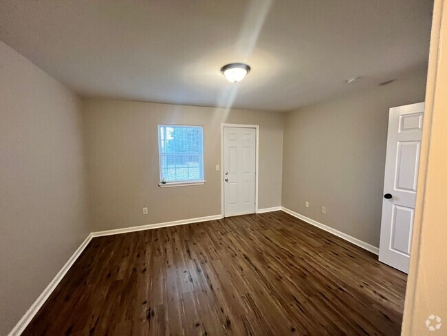 Building Photo - Two bedroom, 1.5 bath condo in High Point-... Unit 2912-D Creekview Ct