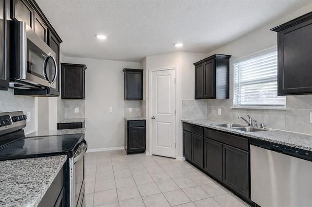 Photo - 914 Decker Dr