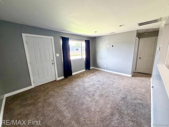 Photo - 1492 E Woodruff Ave