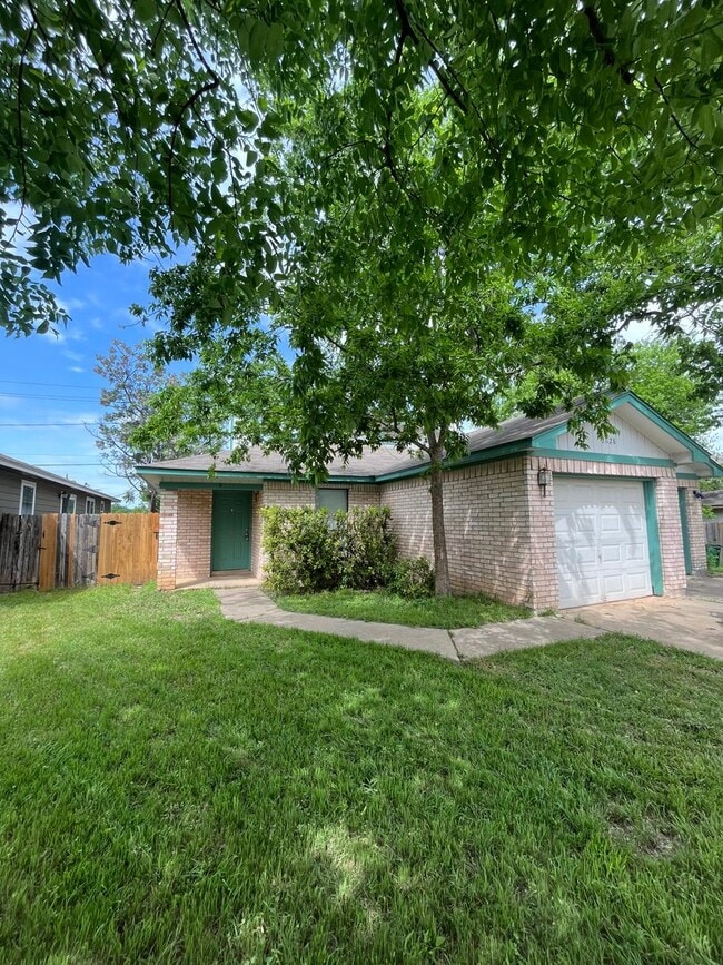 Building Photo - 2628 Gwendolyn Ln Unit 2628 A Gwendolyn Ln