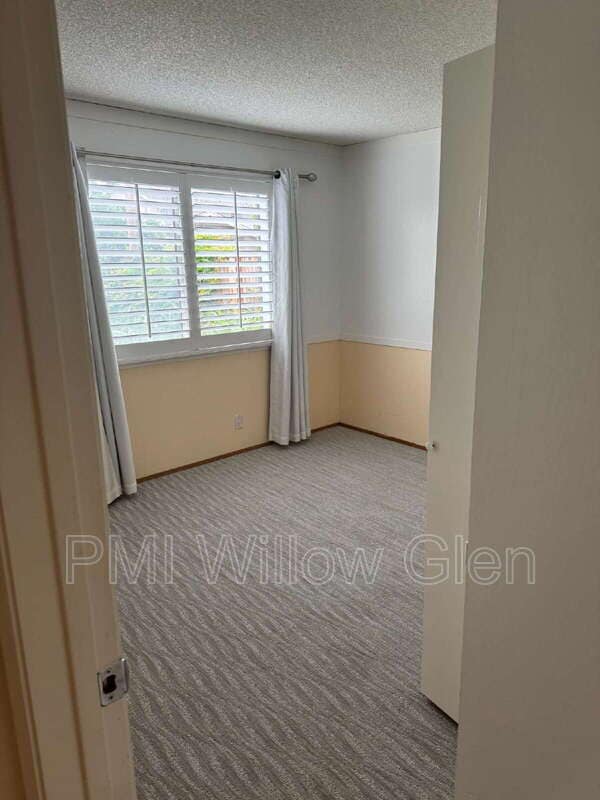 Photo - 140 Belwood Ct