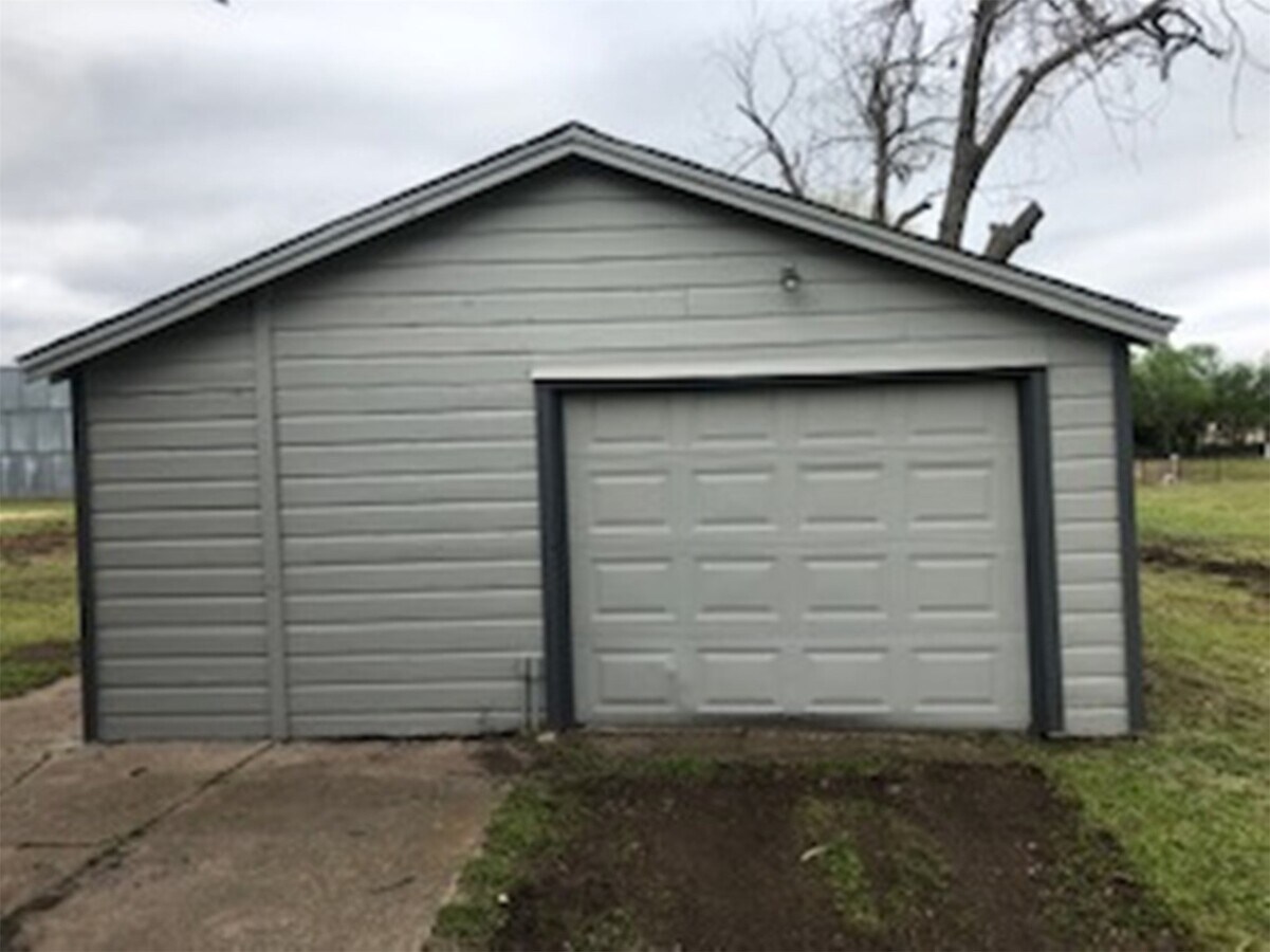 Photo - 3022 School St