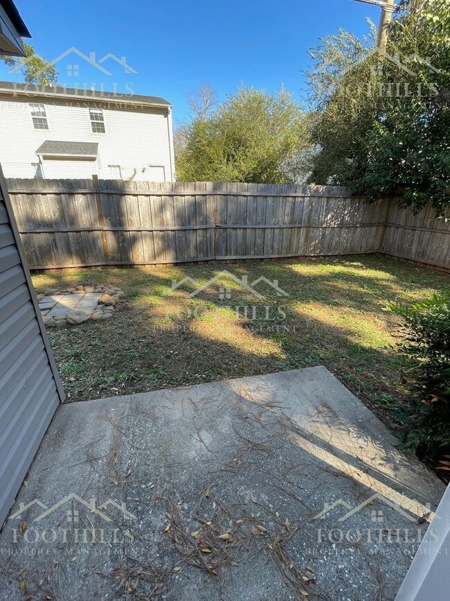 Photo - Cozy 2-Bedroom Duplex with Fenced Backyard