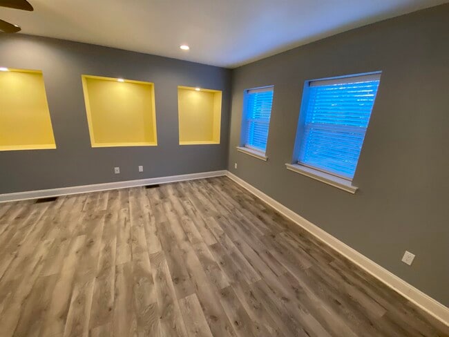 Photo - 2062 Hollywood Dr