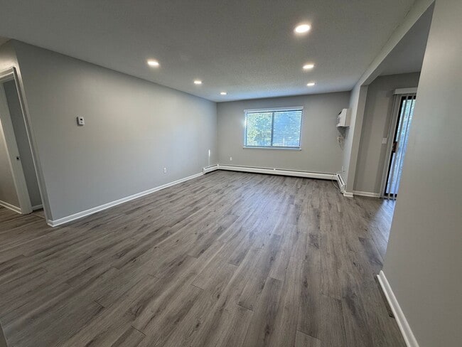 Photo - Avon Woods Apartments