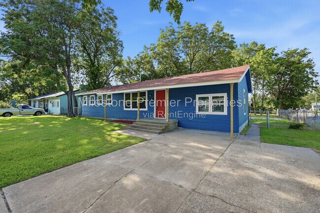 Photo - 718 W Belden St