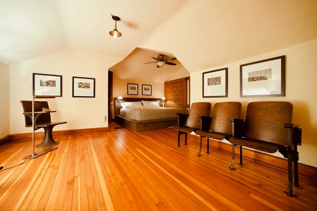 Photo - 620 E 1st St