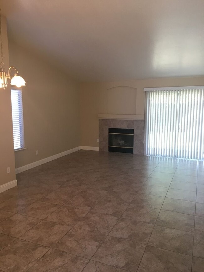 Photo - 3+2 NW Hageman & Jewetta Area $2200+ $2200...