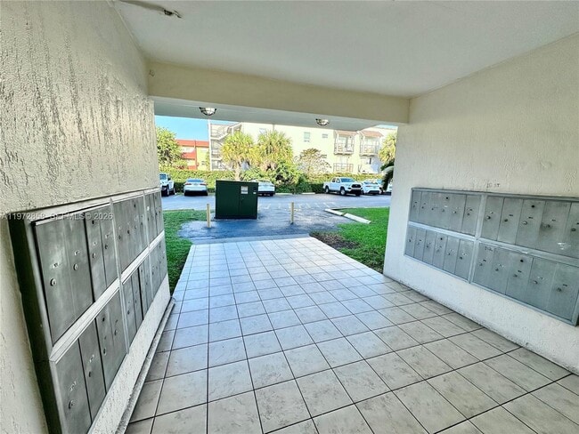 Photo - 4275 NW S Tamiami Canal Dr Unidad 2-104