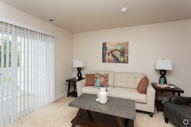 2BR, 1BA - 825 SF