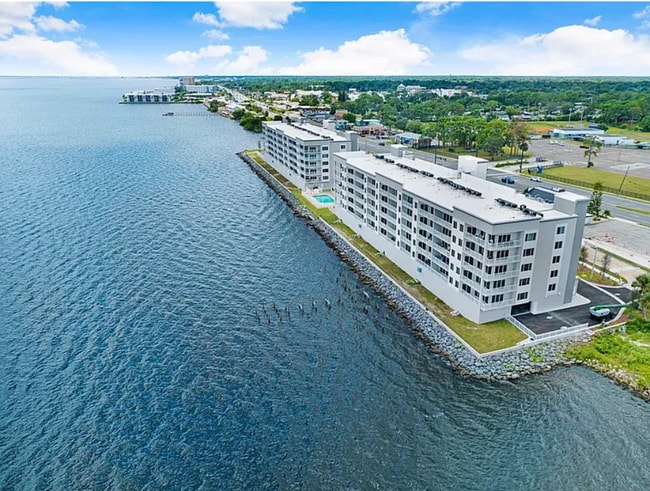 Building Photo - 1805 Riverside Dr Unit 504