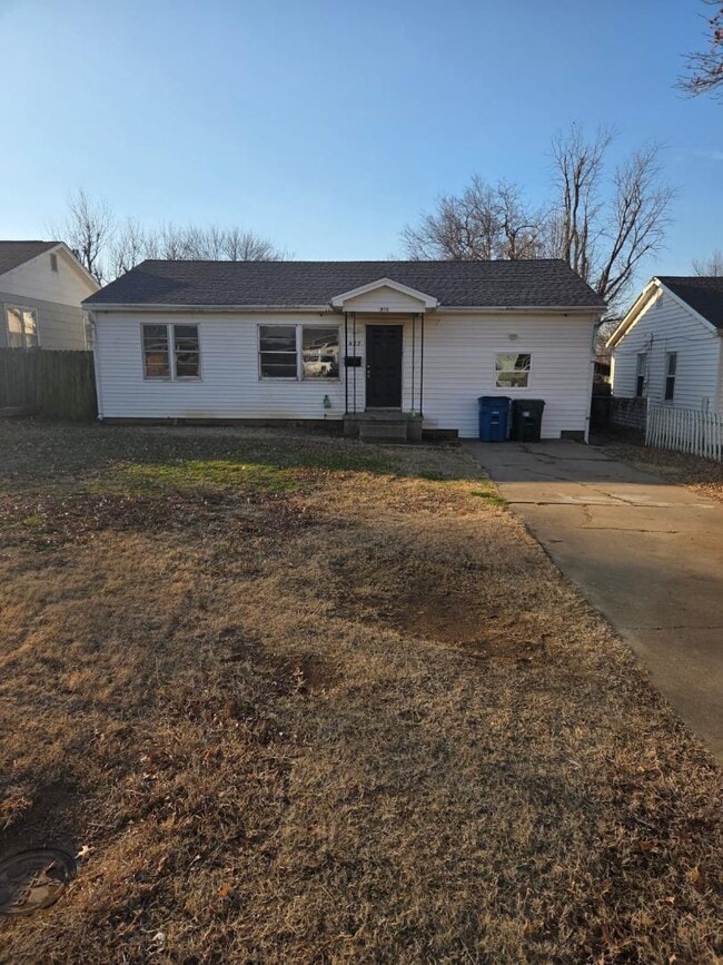 Photo - 1427 E Broadway St