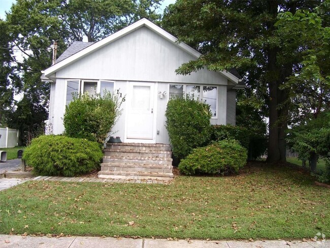 Building Photo - 116 E Belleterre Ave Rental