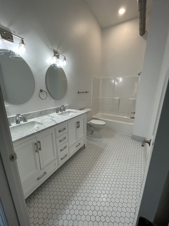 Master Bathrrom - 117 W Columbus Ave Unit Suite 1