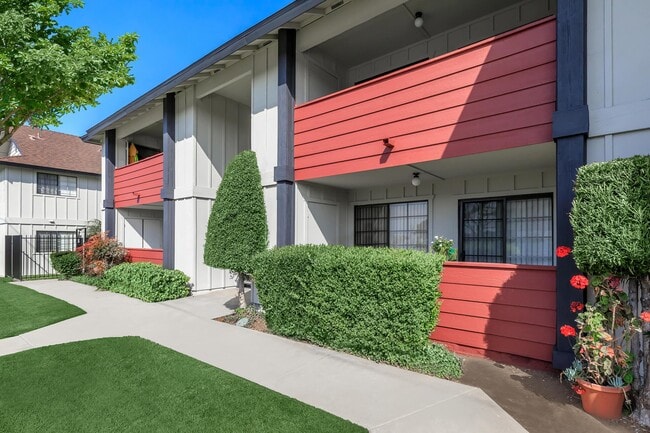 Photo - Hollister Creek Apartments