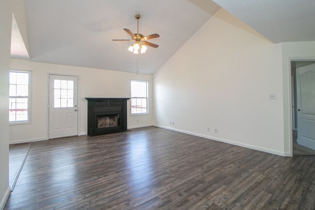 Photo - 1325 Meredith Way