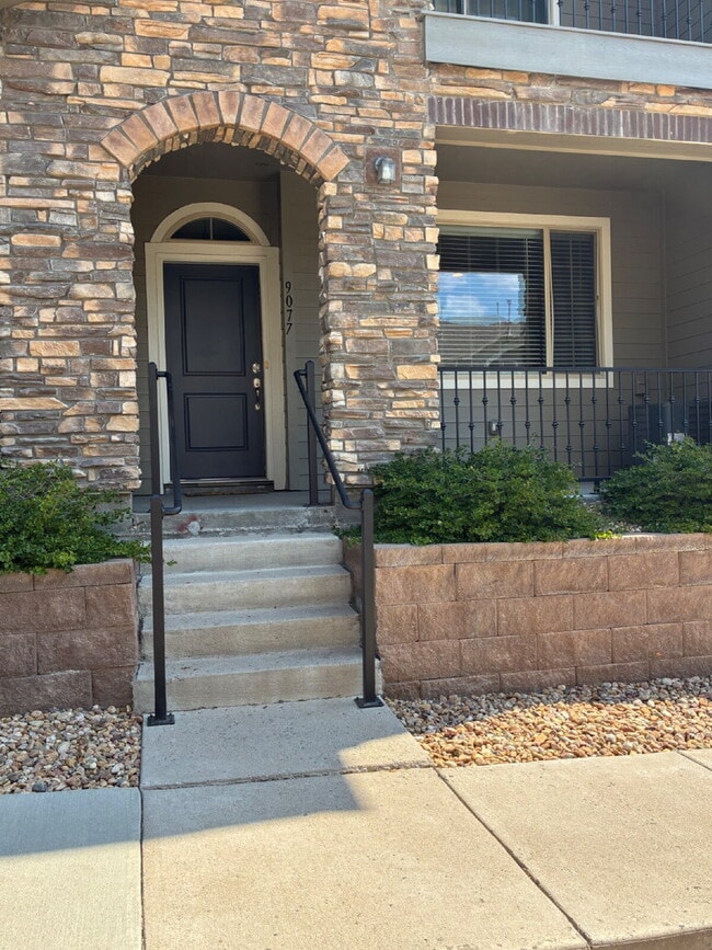 Beautiful Lake Oasis with 3 Bedrooms and 3 Bathrooms!