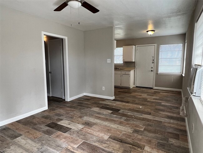 Photo - 8713 Peachtree St