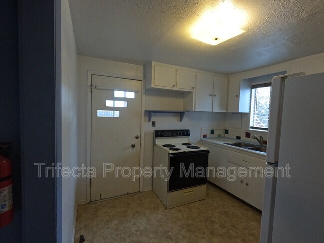 Photo - 417 N Hollywood St Unit 2