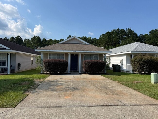Building Photo - Pensacola - Springfield - 3 bedroom, 2 bathroom