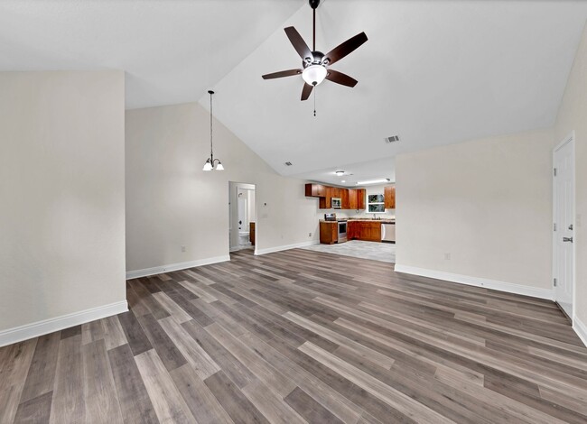 Photo - MOVE IN READY!!