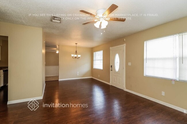 Photo - 2136 Mary Sue St