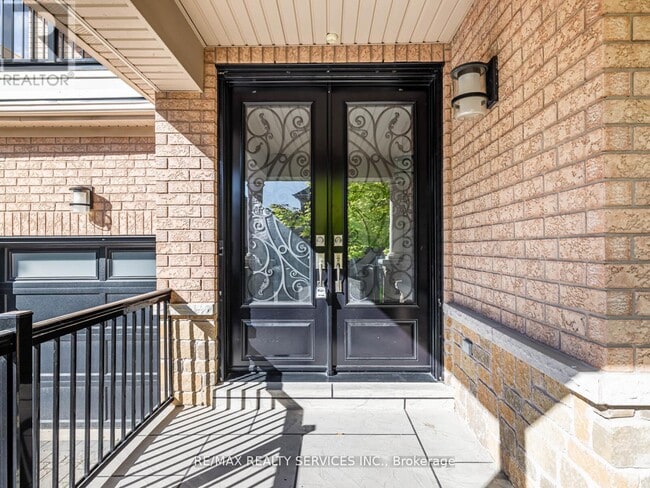 Photo - 28 Siena Dr