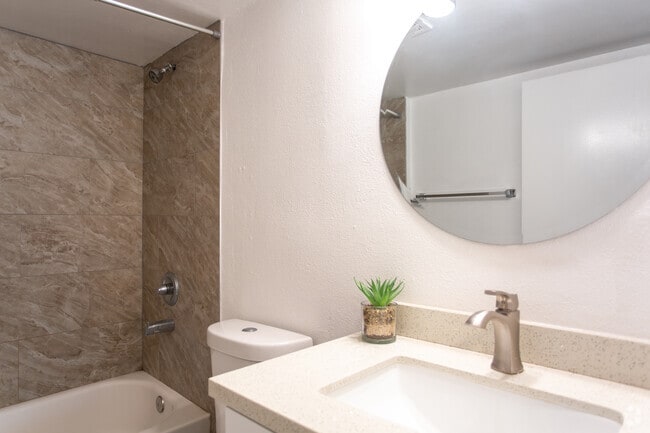 2BR, 2BA-900 SF