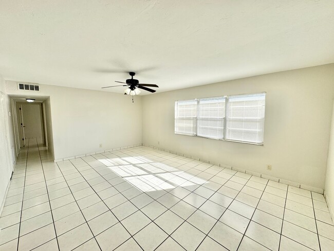 Photo - ** NAPLES PARK ** 3 BED / 2 BATH ** PET OK...