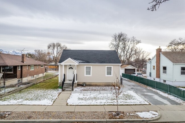 Building Photo - 758 Loveland Ave